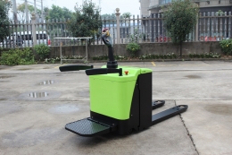 星空官方端网站登录入口-星空（中国）
讲解叉车在光线不足条件下的使用注意事项